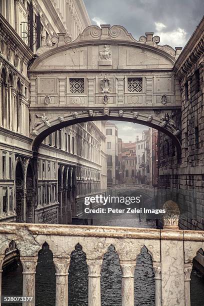 bridge of sighs - bridge of sigh stock pictures, royalty-free photos & images