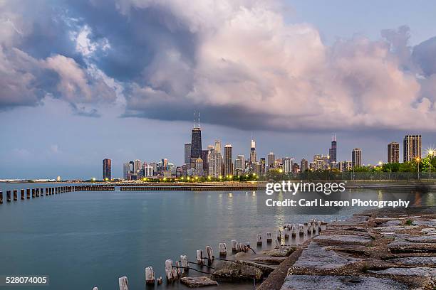 chicago skyline at twilight - orange county california skyline stock pictures, royalty-free photos & images