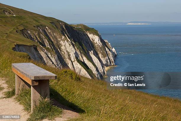 bench, alum bay, isle of wight - alum bay stock-fotos und bilder