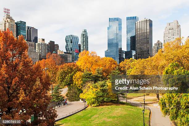 central park, nyc, autumn, fall - columbus circle photos et images de collection