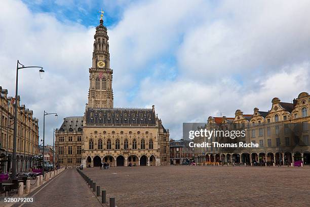 le petit place known as hero's square in arras - arras imagens e fotografias de stock