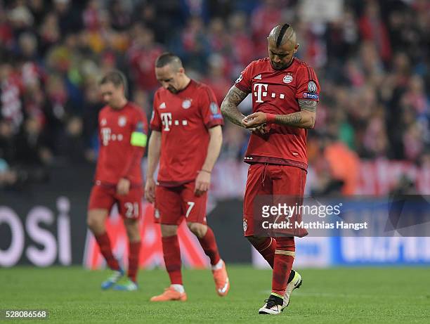 Arturo Vidal of Muenchen shows his disappointment after the UEFA Champions League semi final second leg match between FC Bayern Muenchen and Club...