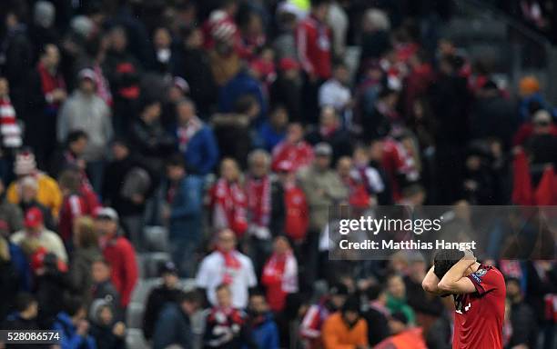 Xabi Alonso of Muenchen shows his disappointment after the UEFA Champions League semi final second leg match between FC Bayern Muenchen and Club...