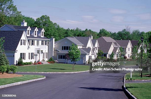 suburban homes in new york's westchester county - suburban neighborhood stock-fotos und bilder