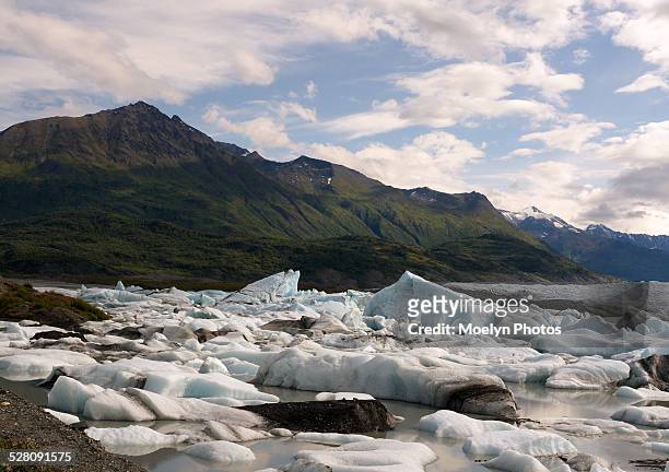 knik river-mountains and icebergs - knik glacier stock pictures, royalty-free photos & images