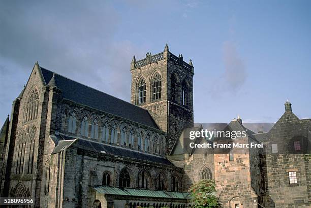 paisley abbey in scotland - abby stock pictures, royalty-free photos & images