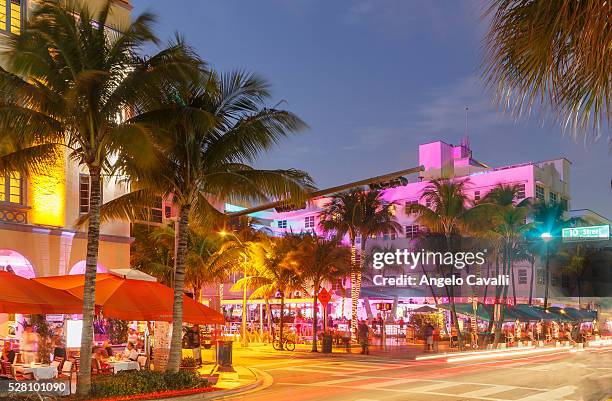 neon lights on buildings in ocean drive, miami beach, florida, usa - miami beach stock-fotos und bilder