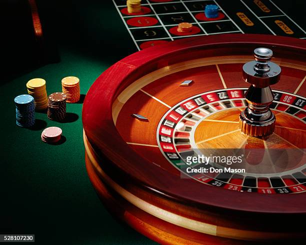 roulette wheel - roulette stock-fotos und bilder