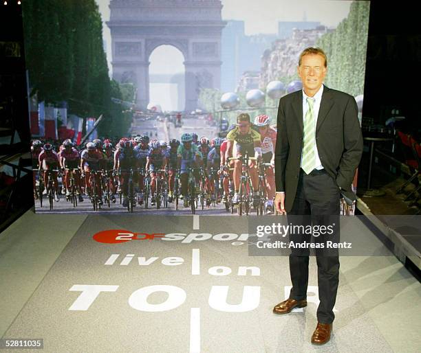 Tour De France 2003 Presentation Photos and Premium High Res Pictures