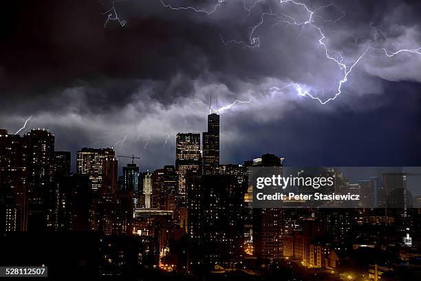 lightning over chicago - willis tower stock pictures, royalty-free photos & images