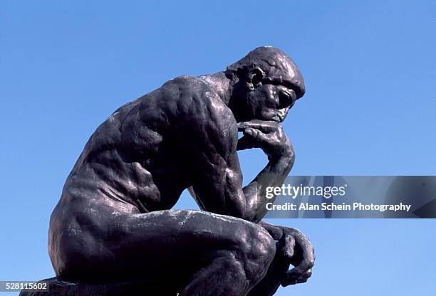 the thinker by auguste rodin - estatua fotografías e imágenes de stock