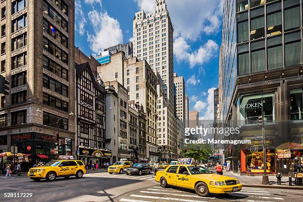 fifth avenue - new york city stock-fotos und bilder