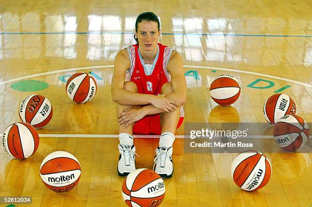 Italienische Frauen Photos and Premium High Res Pictures Getty Images