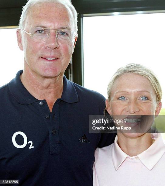 Charity Golf Cup 2003, Brunstorf bei Hamburg; Franz BECKENBAUER mit Freundin Heidrun BURMESTER