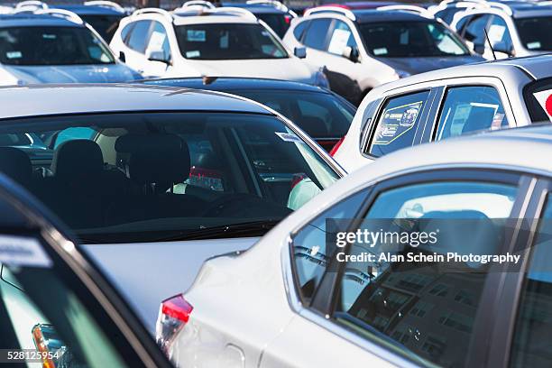 parked cars in row - 自動車ショールーム ストックフォトと画像