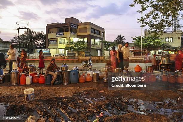 Water commuters wait in line to fill containers at the Vivekananda Chowk water tank in Latur, Maharashtra, India, on Saturday, April 16, 2016....
