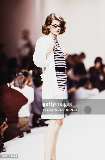 Model walks the runway at the Givenchy Ready to Wear Spring/Summer 1989 fashion show during the Paris Fashion Week in October, 1988 in Paris, France.