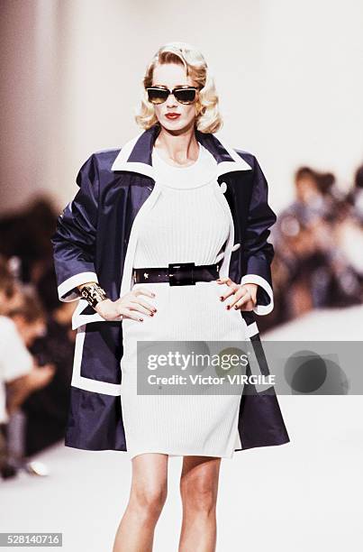 Model walks the runway at the Givenchy Ready to Wear Spring/Summer 1989 fashion show during the Paris Fashion Week in October, 1988 in Paris, France.