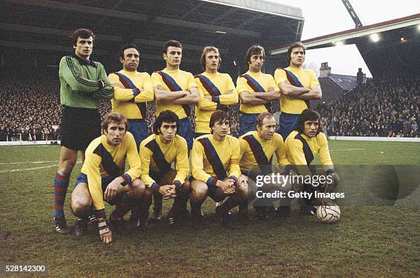 The Barcelona team pictured before the UEFA Cup semi-final 2nd leg against Liverpool at Anfield on April 14, 1976 in Liverpool, England, Johan Cruyff...