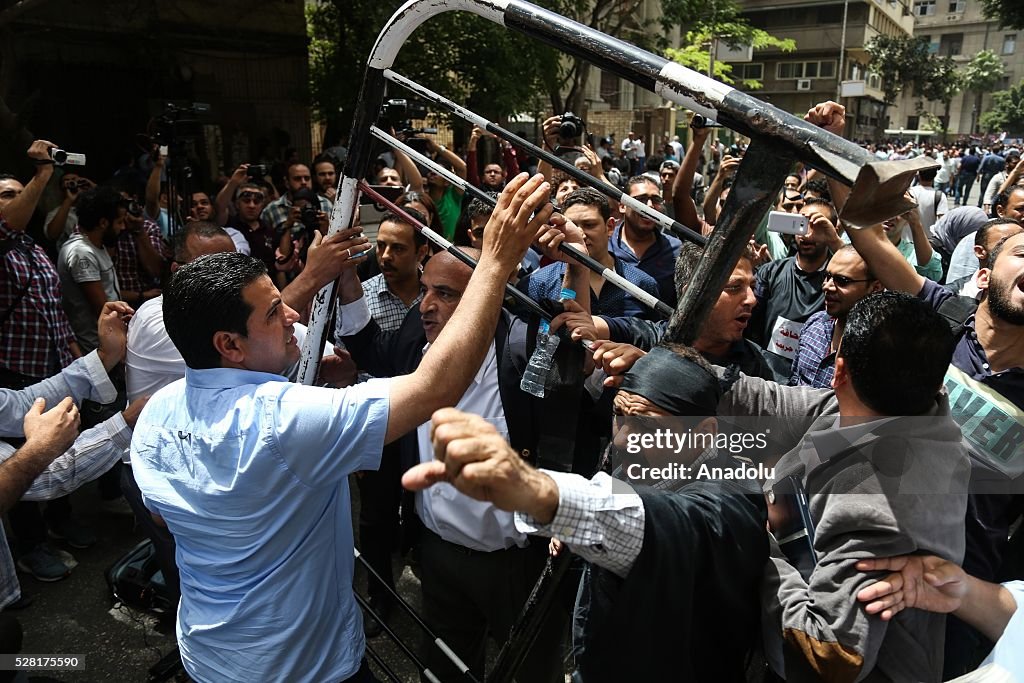 Egyptian journalists protest in Cairo