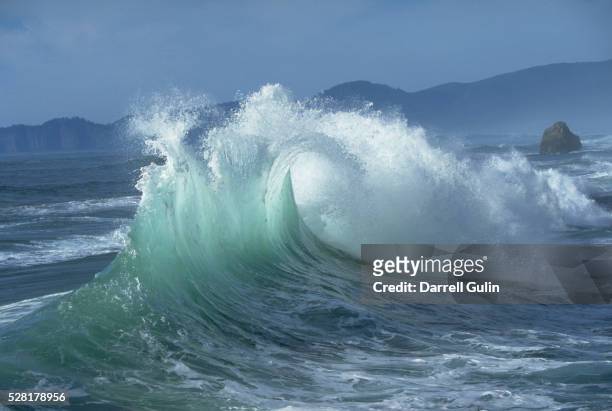 ocean wave at cape kiwanda - tillamook county stock pictures, royalty-free photos & images