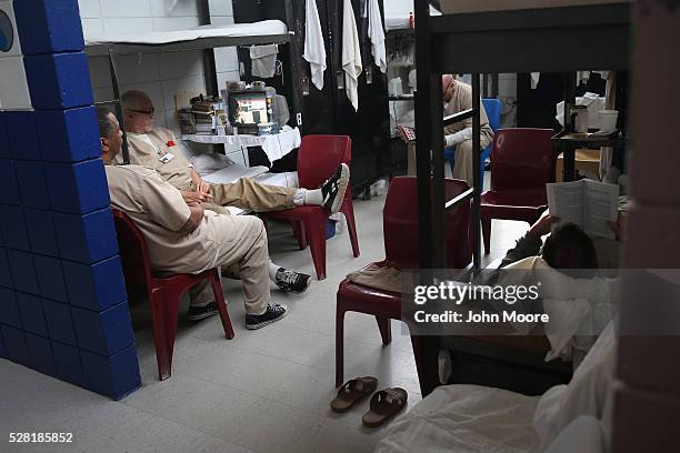 Prisoner Reading Photos and Premium High Res Pictures - Getty Images
