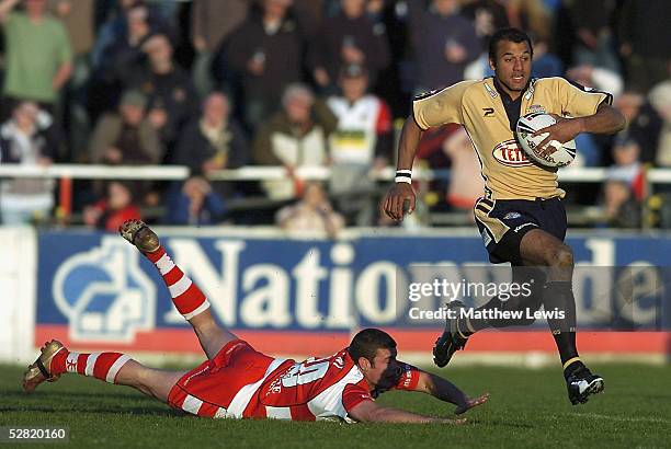 Mark Calderwood of Leeds beats the tackle of Jason Kent of Leigh during the Engage Super League match between Leigh Centurions and Leeds Rhinos at...