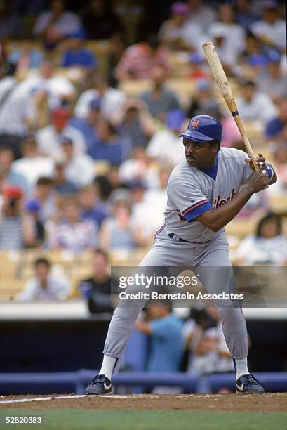 Eddie Murray of the New York Mets waits for the pitch during a 1993 game.