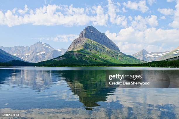 swiftcurrent lake and grinnell point in glacier national park - grinnell lake bildbanksfoton och bilder