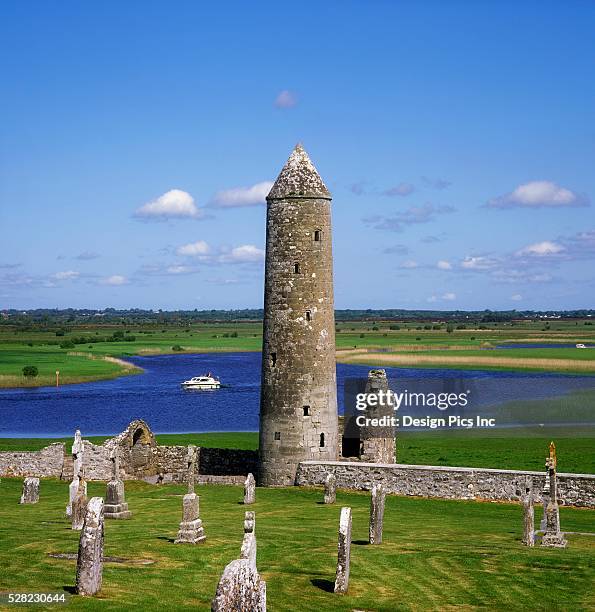 round tower at clonmacnoise - shannon stock pictures, royalty-free photos & images