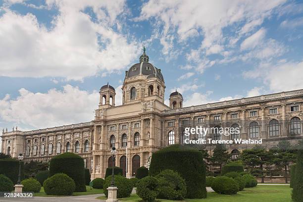 kunsthistorisches museum, or museum of fine arts; vienna, austria - kunsthistorisches museum stock pictures, royalty-free photos & images