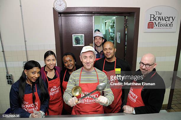 Actor Alan Cumming , David P. Jones, Bowery Mission President and CEO , and volunteers from Hogan-Lovells pose for a photo at Feeding America's...