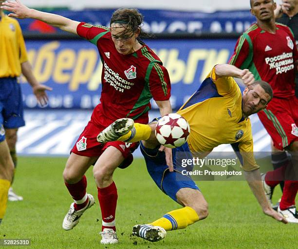 Igor Lebedenko of Lokomotiv challenges Silva Gutieros of Rostov during the Russian Premier League match between Lokomotiv Moscow and FC Rostov on May...