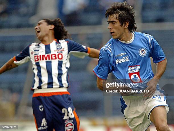 El argentino Cesar Delgado de Cruz Azul, festeja despues de anotar un gol contra Monterrey mientras Fernando Serafin se lamenta, durante el partido...