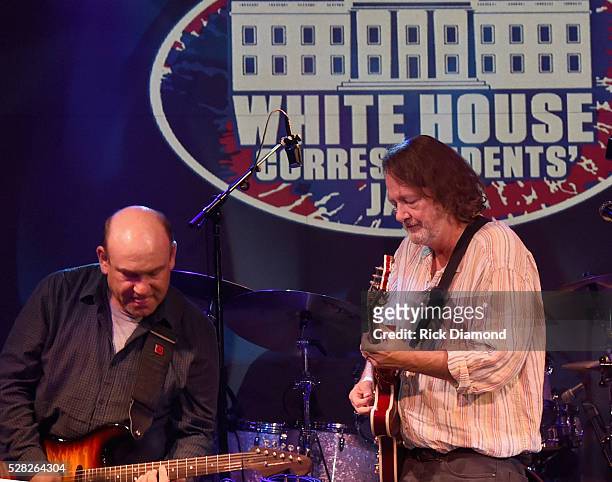 The Mooncussers, featuring CNBC's Steve Liesman on lead guitar is joined onstage by John Bell of Widespread Panic during White House Correspondents'...