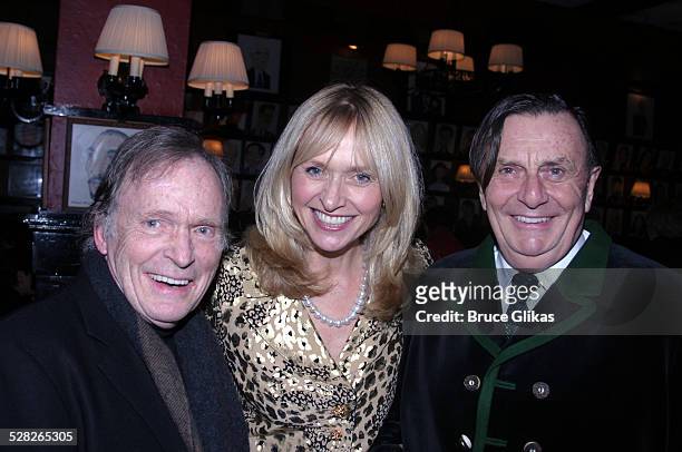 Dick Cavett, Barry Humphries and wife Lizzie Spender