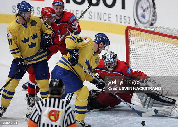 Henrik Sedin from Sweden scores against Russian goalkeeper Maxim Sokolov in the IIHF Men's World Championship third place match, 15 May 2005 in...