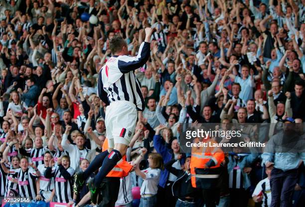 Geoff Horsfield of WBA celebrates scoring a goal during the Barclays Premiership match between West Bromwich Albion and Portsmouth at The Hawthorns...