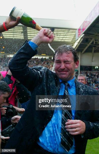 Kevin Campbell pours champagne over Bryan Robson of WBA after securing premiership status at the end of the Barclays Premiership match between West...