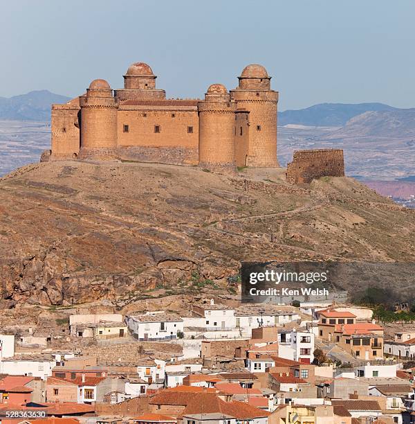 la calahorra, granada province, spain; 16th century castle above village - granada spain landmark - fotografias e filmes do acervo