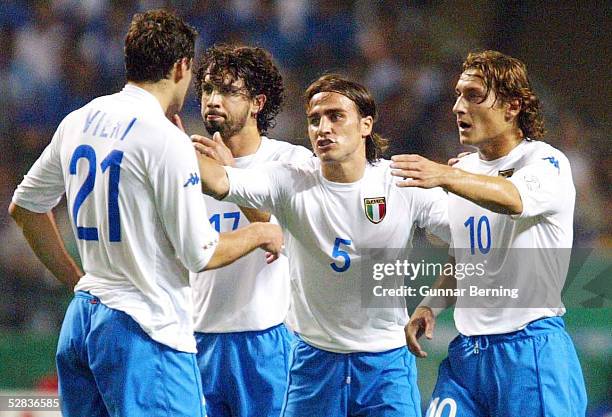 In JAPAN und KOREA, Oita; GRUPPE G/MEXIKO 1; Christian VIERI, Damiano TOMMASI, Fabio CANNAVARO, Francesco TOTTI/ITA