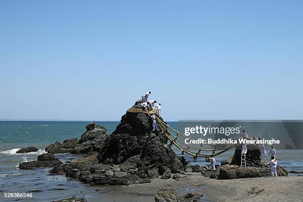 Red Rope Around Rocks Japan Japanese Rope Photos and Premium High Res Pictures - Getty Images