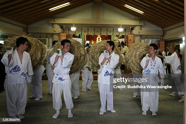 Sacred Ropes Shinto Goddess Photos and Premium High Res Pictures - Getty Images