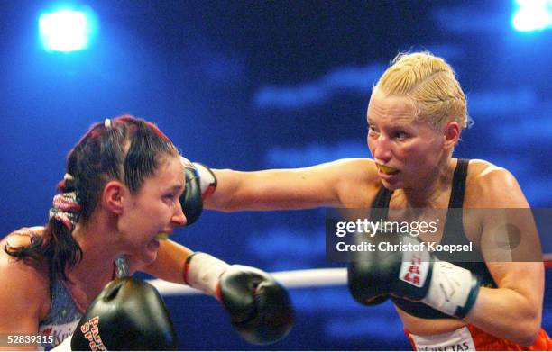 Im JUNIORFEDERGEWICHT, Essen; Daisy LANG/GER - Silke WEICKENMEIER/GER