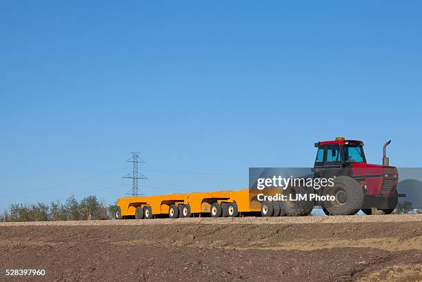 compacting equipment for new road construction; edmonton, alberta, canada - schrottpresse stock-fotos und bilder