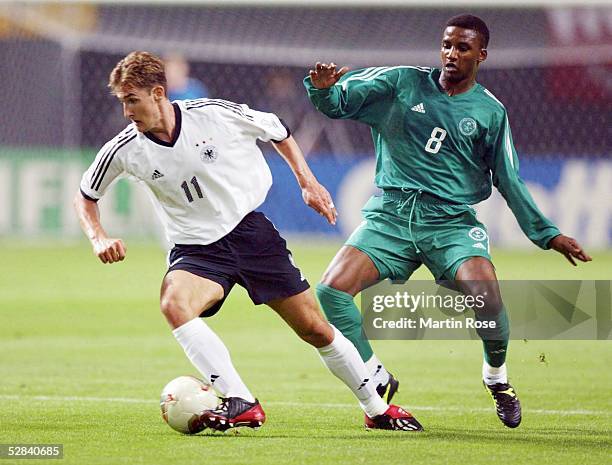 In JAPAN und KOREA, Sapporo; GRUPPE E/DEUTSCHLAND - SAUDI ARABIEN 8:0; Miroslav KLOSE/GER, Mohammed NOOR/KSA