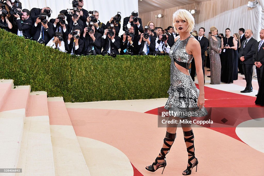 "Manus x Machina: Fashion In An Age Of Technology" Costume Institute Gala
