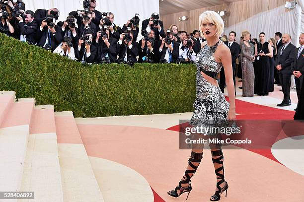 Taylor Swift attends the "Manus x Machina: Fashion In An Age Of Technology" Costume Institute Gala at Metropolitan Museum of Art on May 2, 2016 in...