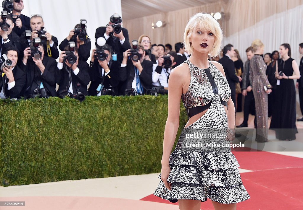 "Manus x Machina: Fashion In An Age Of Technology" Costume Institute Gala