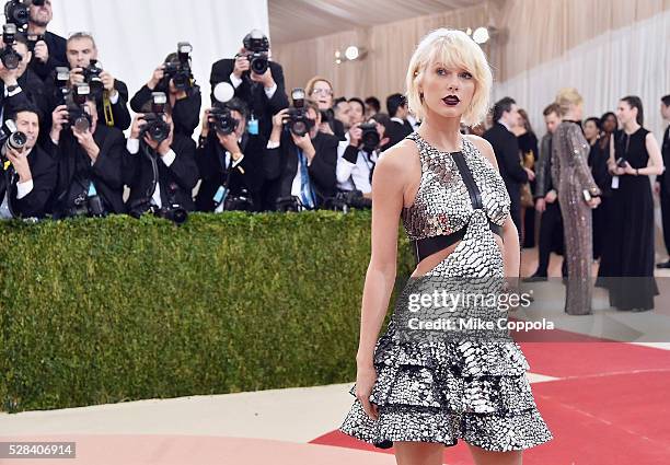 Taylor Swift attends the "Manus x Machina: Fashion In An Age Of Technology" Costume Institute Gala at Metropolitan Museum of Art on May 2, 2016 in...